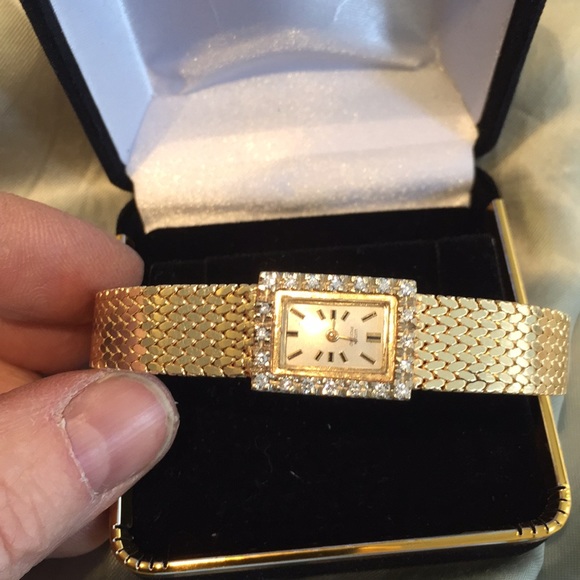 Vintage Lucien Piccard 14k wind up wrist watch - Picture 3 of 7